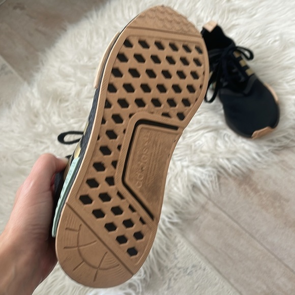 EUC Adidas boost sneakers - Picture 2 of 3